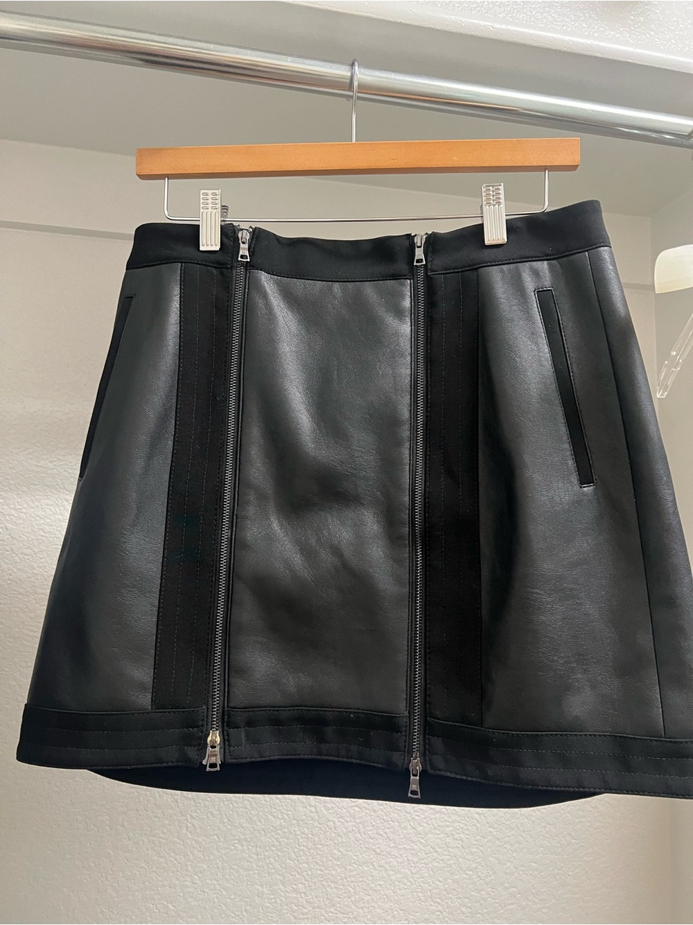 BCBGMAXAZRIA Black Faux Leather Mini Skirt Double Zip Size M